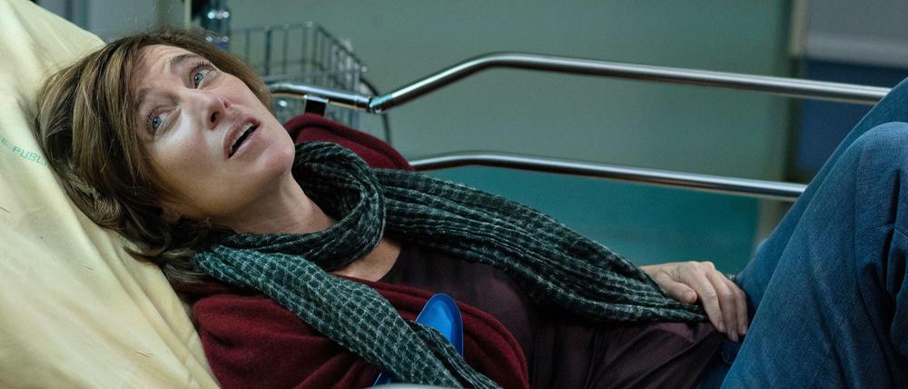 Patientin aus der Hölle. Raf (Valeria Bruni Tedeschi) terrorisiert mit ihren Sonderwünschen das Pflegepersonal.