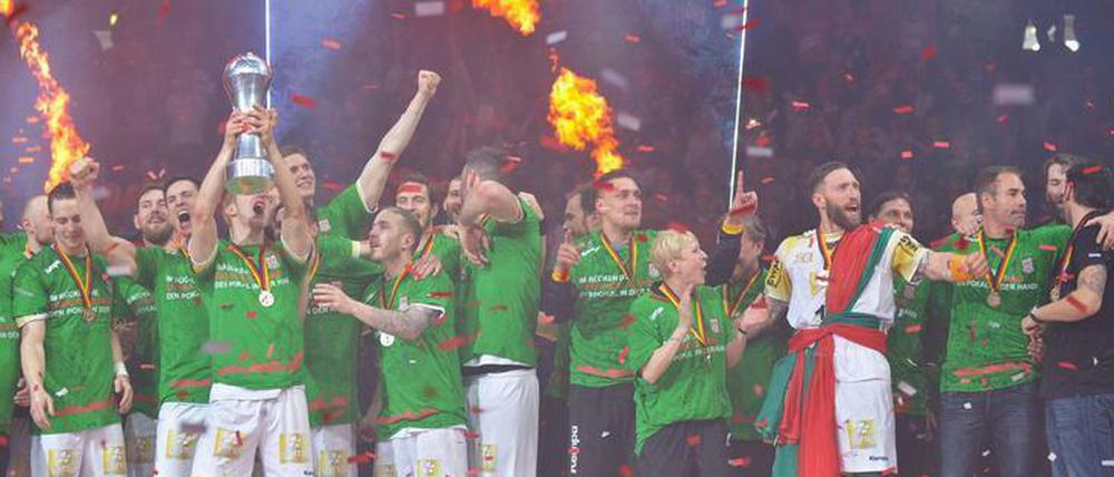 Mit Feuer und Flamme meldete sich vor sechs Jahren der SC Magdeburg mit dem DHB-Pokalsieg gegen die SG Flensburg zurück. Es war der erste Titel seit 2007 (EHF-Pokal). Auf nationaler Ebene war es sogar der erste Titel seit der Meisterschaft 2001.