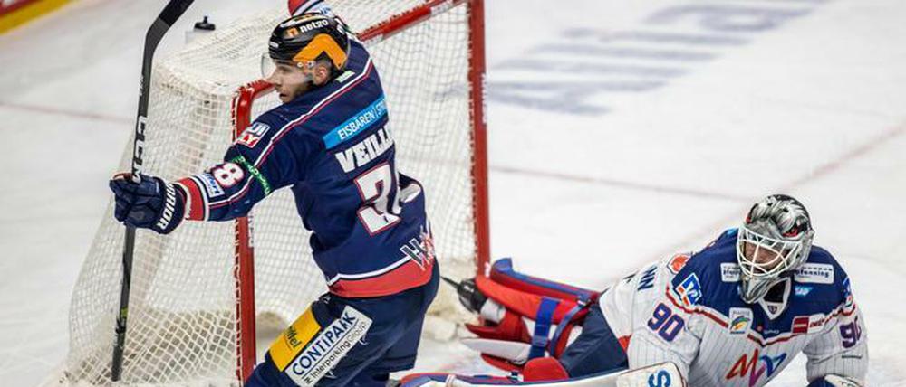 Yannick Veilleux traf erst zum 3:2, musste später aber verletzt vom Eis.