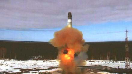 Wladimir Putin ließ am Mittwoch eine neue ballistische Interkontinentalrakete vom Typ Sarmat (Nato-Codename: SS-X-30 Satan 2) testen