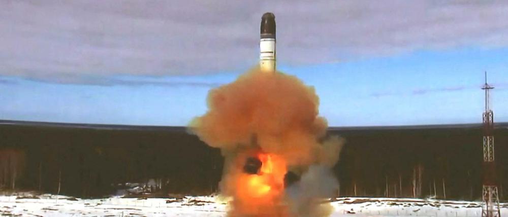 Wladimir Putin ließ am Mittwoch eine neue ballistische Interkontinentalrakete vom Typ Sarmat (Nato-Codename: SS-X-30 Satan 2) testen