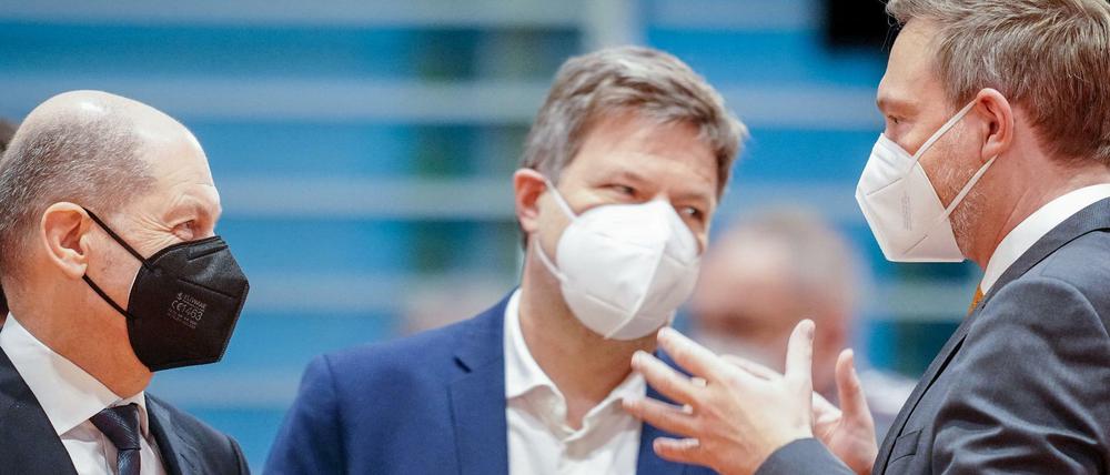 Ohne Schulden geht es nicht: Kanzler Olaf Scholz, Wirtschaftsminister Robert Habeck, Finanzminister Christian Lindner.