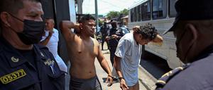 Nach Polizeiangaben konnten über 14.000 der insgesamt 60.000 Bandenmitglieder gefasst und ins Gefängnis gebracht werden.