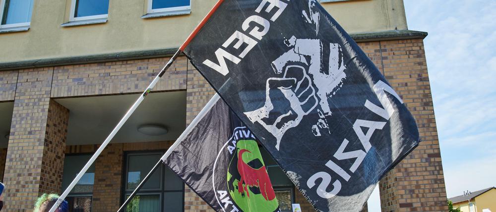 Proteste verschiedener Gegendemonstranten versammelten sich rund um den Parteitag der AfD.