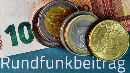 Zwei Wohnungsinhaber wollten ihren Rundfunkbeitrag bar bezahlen. Der HR sagte nein, das Bundesverwaltungsgericht sagte a.