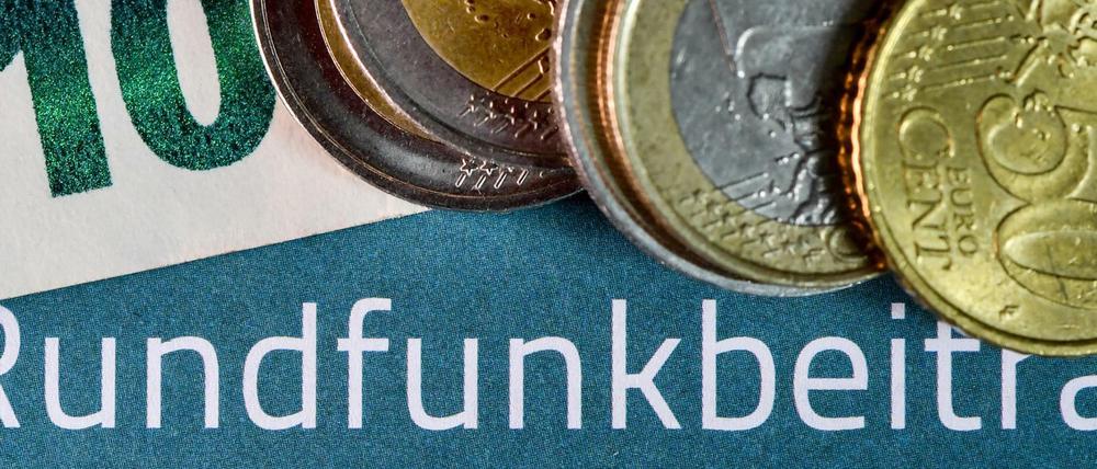 Zwei Wohnungsinhaber wollten ihren Rundfunkbeitrag bar bezahlen. Der HR sagte nein, das Bundesverwaltungsgericht sagte a.