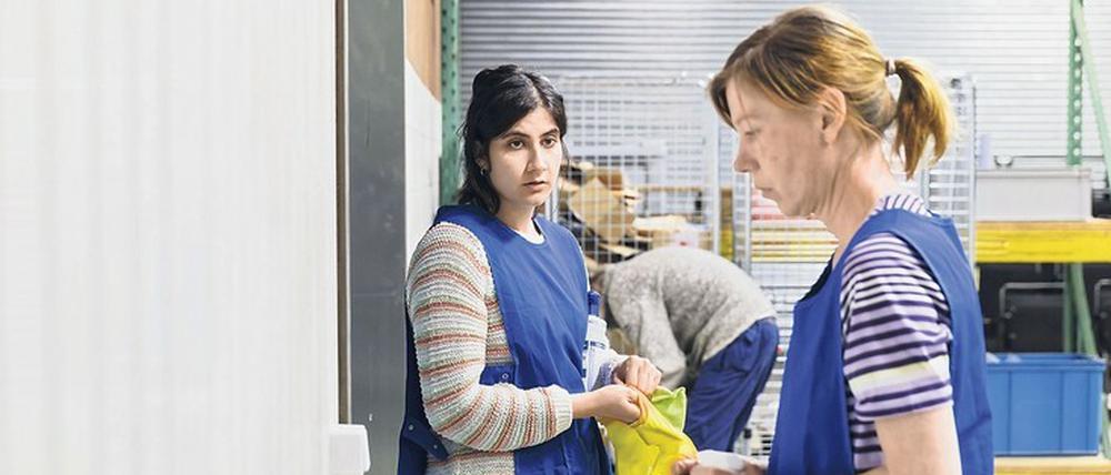 Szene mit Hevin Tekin und Jule Böwe.