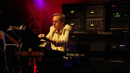 Klaus Schulze bei einem Konzert im Berliner Schiller-Theater.