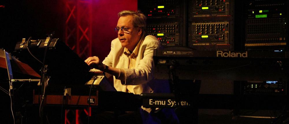 Klaus Schulze bei einem Konzert im Berliner Schiller-Theater.