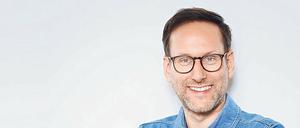  Simon Beeck verstärkt seit kurzem das Moderatorenteam von RTL. Beim Kölner Privatsender präsentiert er die Morgenmagazine „Punkt 6“, „Punkt 7“ und „Punkt 8“.