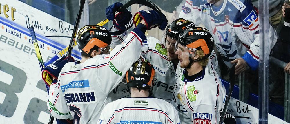 Immer da, wenn es sein muss. Die Eisbären gaben sich bisher gegen Mannheim kaum eine Blöße.