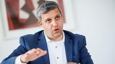 „Wir werden das in der Schlussrunde im Juni rückgängig machen“: Raed Saleh gibt ein Versprechen zum Verfügungsfonds für Schulen ab.