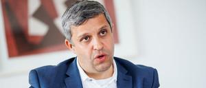 „Wir werden das in der Schlussrunde im Juni rückgängig machen“: Raed Saleh gibt ein Versprechen zum Verfügungsfonds für Schulen ab.