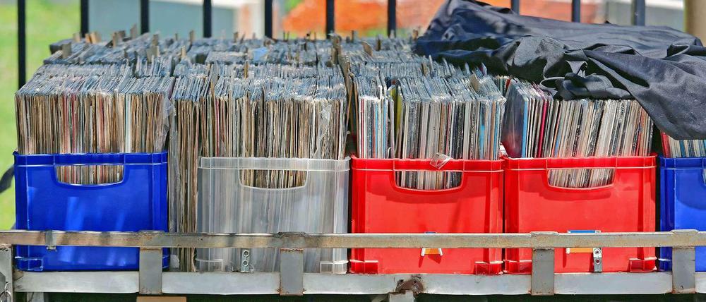 Auf Flohmärkten werden manchmal auch rare Platten angeboten.