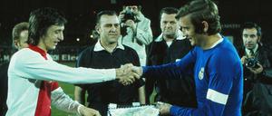 Der Anführer. Johan Cruyff (links) gewann als Spieler mit Ajax Amsterdam dreimal den Europapokal der Landesmeister. 