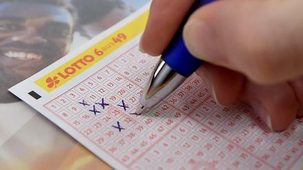 Mit Hinweisen auf "Lotto" und "6 aus 49" versuchen Unbekannte zu betrügen.