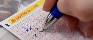 Mit Hinweisen auf "Lotto" und "6 aus 49" versuchen Unbekannte zu betrügen.