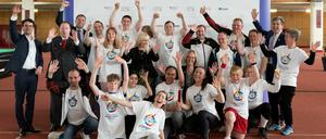 Die Vorfreude ist groß. Ein Gruppenbild nach der Pressekonferenz zu den Special Olympics in Berlin.