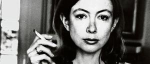 Zerbrechlich als Person, unbarnmherzig im Stil. Die amerikanische Schriftstellerin Joan Didion (1934-2021).