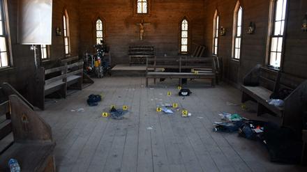 Am Filmset auf der Bonanza Creek Ranch in Santa Fe, New Mexico hat die Polizei Beweisstücke für die Ermittlungen sichergestellt. 