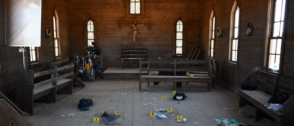 Am Filmset auf der Bonanza Creek Ranch in Santa Fe, New Mexico hat die Polizei Beweisstücke für die Ermittlungen sichergestellt.
