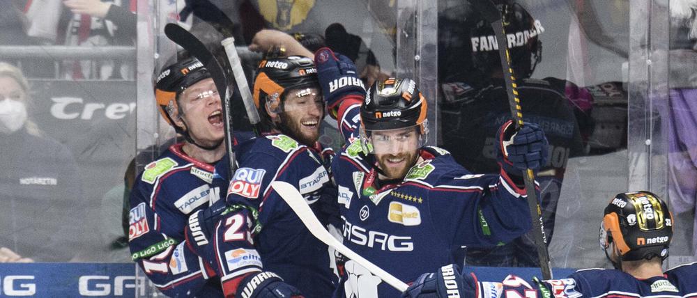 Finale! Berliner Begeisterung nach dem 2:0 durch Blaine Byron