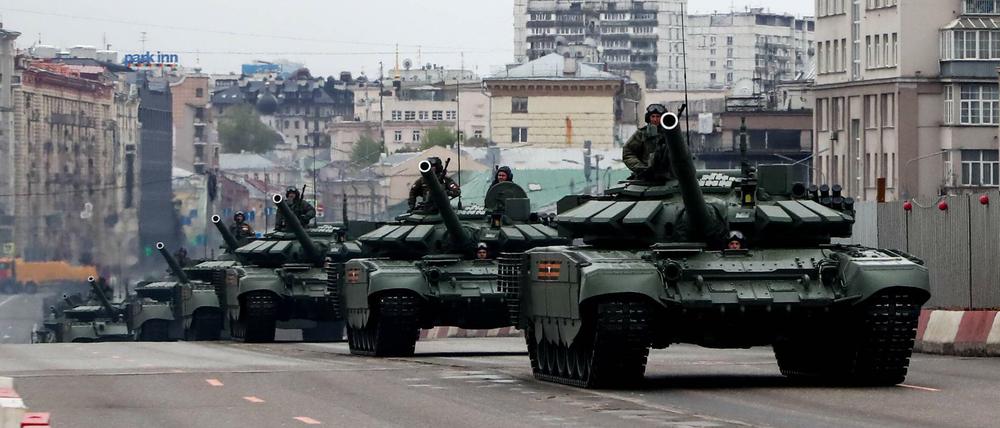 Russische Panzer in Moskau am 9. Mai, dem Tag des Sieges.