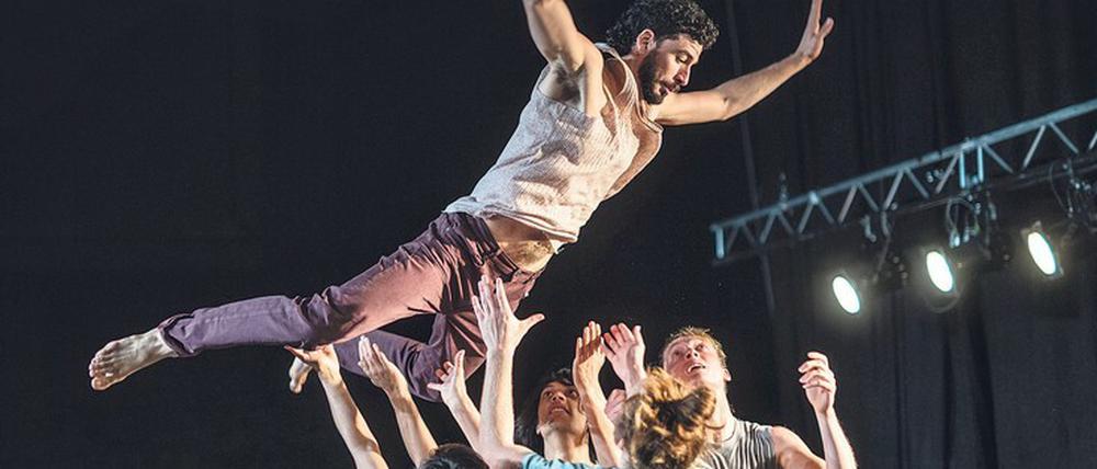 Tanz, Konzert, Theater: De Dansers bieten mit "Hold Your Horses" alles in einem.