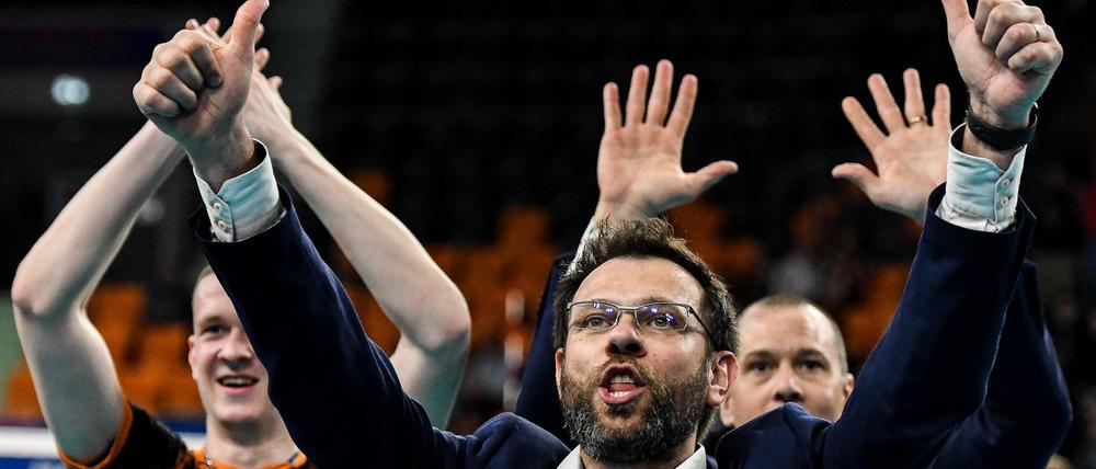 Noch einmal muss Cédric Énard die Daumen drücken, um die Meisterschaft zu gewinnen.
