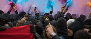 Bei revolutionären 1. Mai-Demonstrationen dominiert der Schwarze Block. 
