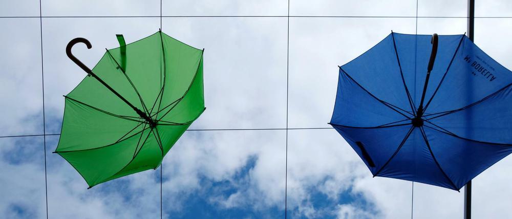 Regenschirme brauchen Sie keine an diesem Wochenende in Berlin und Brandenburg. Die Sonne lässt sich vereinzelt blicken, meist bleibt es wolkig.