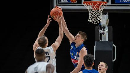 Nichts zu holen. Alba Berlin und Ben Lammers (rechts) machte gegen Heidelberg schnell klar, wer der Deutsche Meister ist. 
