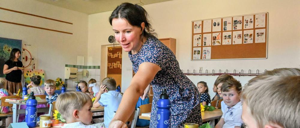 Lehrerin in einer Grundschule (Symbolbild)