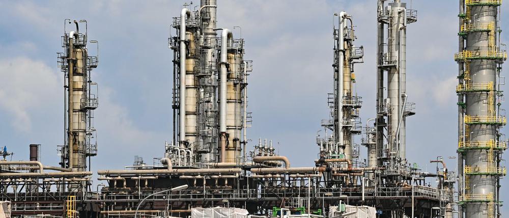 Anlagen auf dem Industriegelände der PCK-Raffinerie in Schwedt.