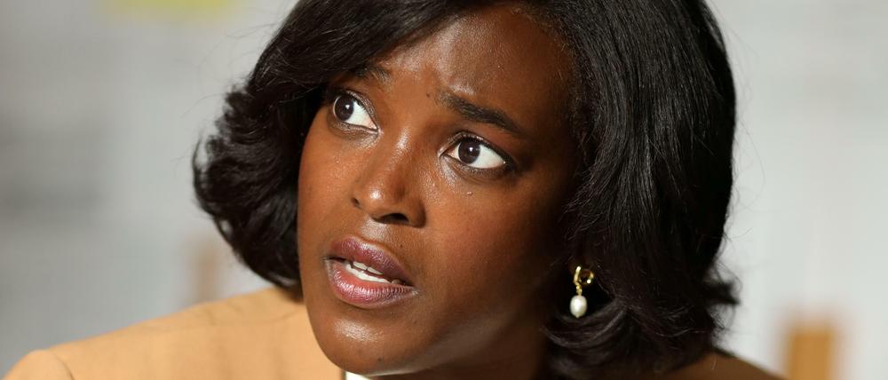 Frustriert. Die Justizbeamtin Nicole Steele (Wunmi Mosaku) stößt bei ihren Ermittlungen auf eine „blaue Wand“.