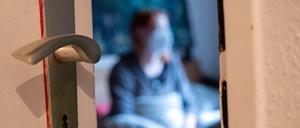 Wenn man sich in häusliche Quarantäne begeben muss, können die Tage ziemlich lang werden. Doch die Befreiung ist an Bedingungen geknüpft.