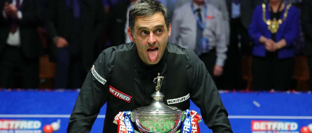 Ätsch Bätsch. Ronnie O'Sullivan feiert.