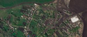 ieses Satellitenbild von Planet Labs PBC zeigt russische Panzer und gepanzerte Fahrzeuge in der Nähe der ukrainischen Grenze in der Region Belgorod in Russland.