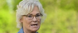 Verteidigungsministerin Christine Lambrecht bei der Kabinettsklausur auf Schloss Meseberg.