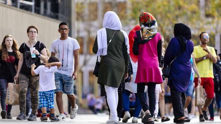 Hier, aber ohne Arbeit: Vor allem geflüchtete Frauen klagen über Diskriminierung auf Arbeitssuche.