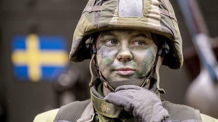 Eine schwedische Soldatin bei einem Manöver im Mai 2021.