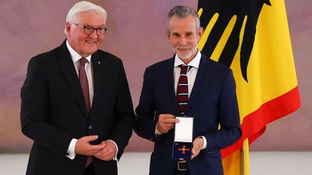 Erstklassige Ordensverleihung. Für Ulrich Matthes hielt der Bundespräsident eine ganz persönliche Rede