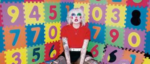 Schönsein ist eine Zumutung. Mia Morgan hat für ihr Debütalbum mit dem gefragten Produzenten Max Rieger zusammengearbeitet. 