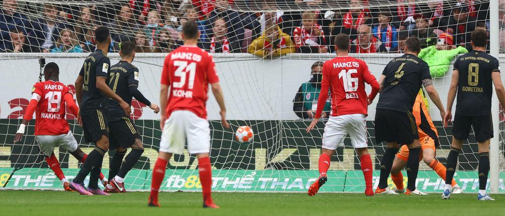 Bereits früh lag der FC Bayern München mit 0:2 in Mainz zurück.