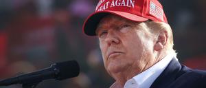 Der ehemalige US-Präsident Donald Trump während einer Rede in Greenwood, Nebraska, am 01.05.22. 