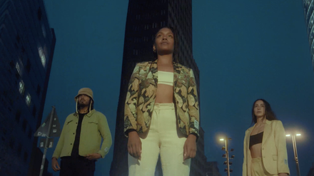 Der Film „Cycles“ ist genau drei Minuten und 33 Sekunden lang. Von links nach rechts: Jeanot Borgol, Caroline Adwoa Wisser, Sofia Eftychidou.