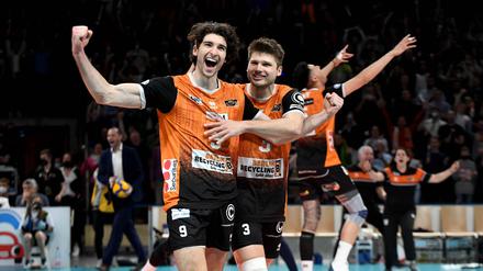 Für den verwandelten Matchball ließ Timothée Carle sich von den Fans feiern.