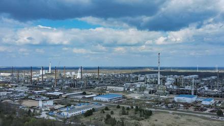 In der Erdölraffinerie PCK in Schwedt kommt Rohöl aus Russland über die Pipeline "Freundschaft" an.