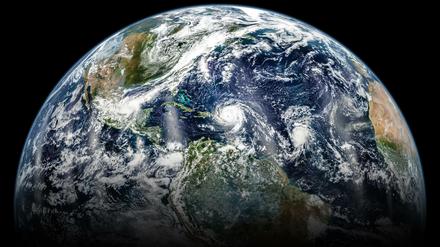 Im September 2017 brauten sich im Atlantischen Ozean mehrere große Hurrikane zusammen (zusammengesetztes Bild aus Aufnahmen des Satelliten Suomi-NPP).