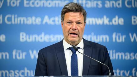 Habeck hält mit Blick auf das geplante EU-Öl-Embargo gegen Russland Versorgungsprobleme vor allem in Ostdeutschland für möglich.